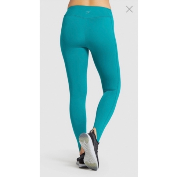 Gymshark Illumination Leggings in Charged Emerald NWT 👟 - Picture 3 of 8